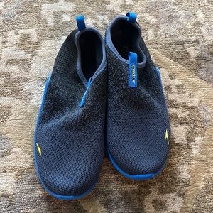 Speedo water shoes